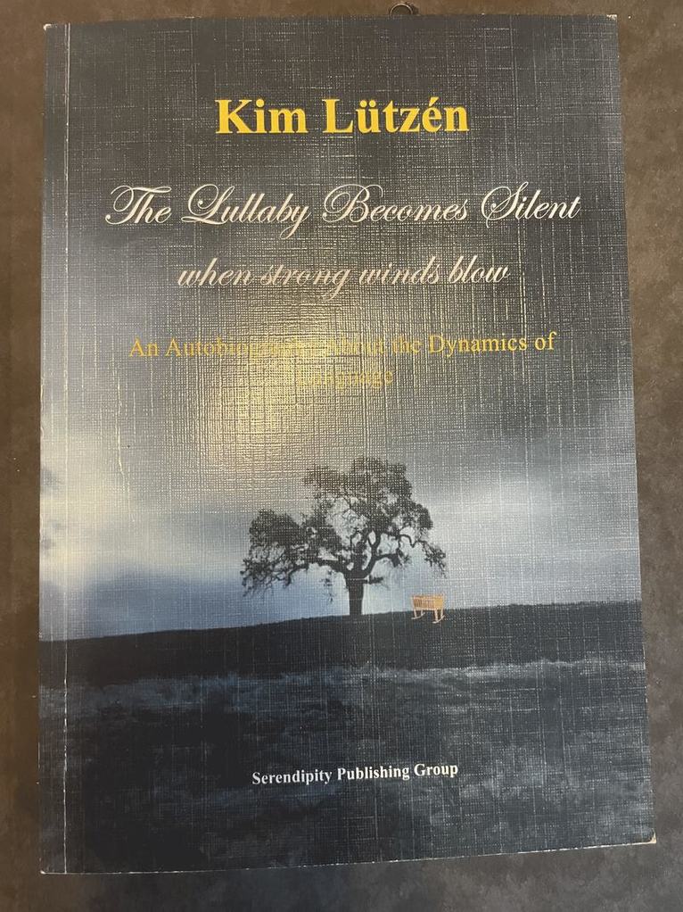 Kim Lützén - The lullaby becomes silent when strong winds blow : an autobiography about the dynamics of language, Häftad