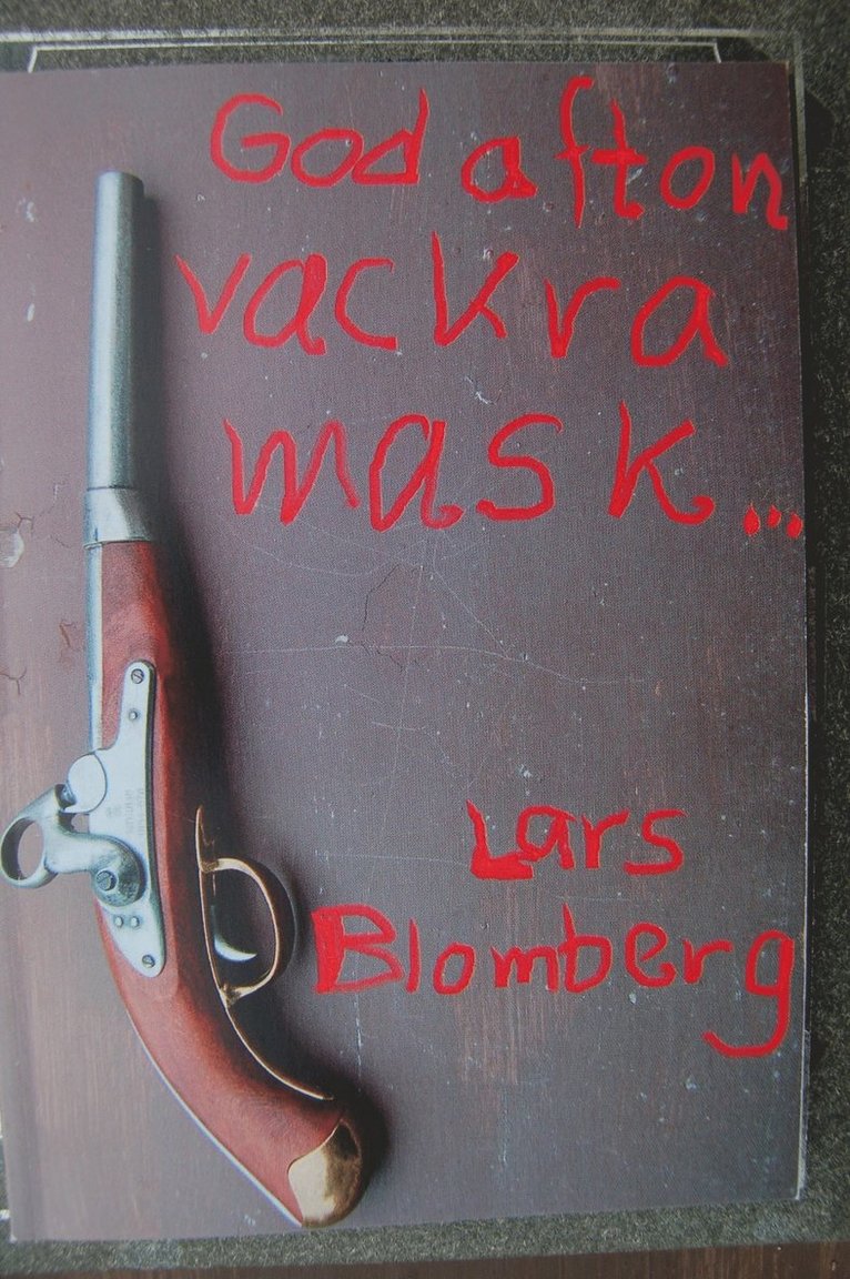 God afton vackra mask, Häftad