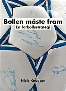 Niels Knudsen - Bollen måste fram : en fotbollsstrategi, Kartonnage