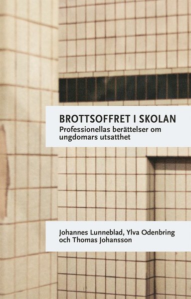 bokomslag Brottsoffret i skolan : professionellas berättelser om ungdomars utsatthet