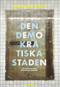 bokomslag Den demokratiska staden : köpstad, segregation, konstarter och humaniora - att utveckla offentliga rummet - förnuftiga samtal