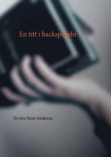 bokomslag En titt i backspegeln : de åtta första böckerna