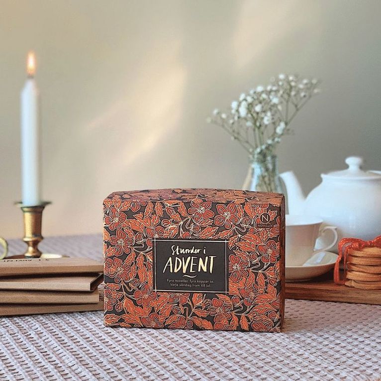 En adventskalender från Novellix: Stunder i advent 2022, Häftad