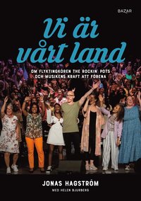 bokomslag Vi är vårt land : Om flyktingkören The Rockin"" Pots och musikens kraft att förena