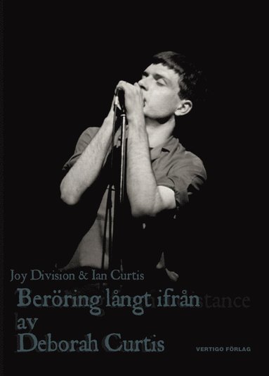 bokomslag Beröring långt ifrån : Ian Curtis och Joy Division