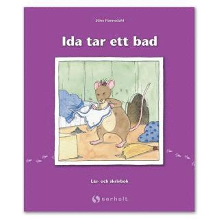 Ida tar ett bad (1 st)