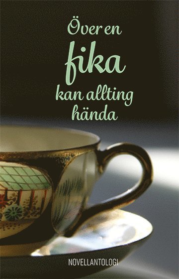 Nour Al-houda Kanjo, Peter Westberg, Elisabeth Magnusson Rune, Daniel Brandt, Sandra Nordqvist, Anna-Maria Sandström, Ann-Sofie Lövqvist, Benny Fröjd, Fanny Lundgren, Inger Lernevall, Jessica Berggren Turban, Johan Engman, Johanna Hildebrand, Katherine Walsh, Lisa Valtersson, Per Lindskog, Sabine Schulz-Svensson, Sanna Ivarsson, Snezana Lindskog, Jessica Bylund, Alva Isaksson, Marika Gellerstam, Beatrice Lindberg, Jenny Jansson, Rikard Slapak, Björn Velander, Elin Westerberg, Jörgen Leidebrant, Karin Eriksson, Robert Lingstedt, Julia Mäkkylä, Katja Slonawski - Över en fika kan allting hända, Kartonnage