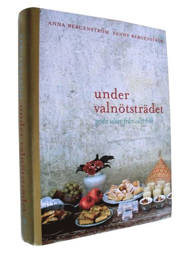 bokomslag Under Valnötsträdet: goda idéer från vårt kök