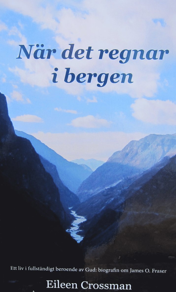 Eileen Crossman - När det regnar i bergen : ett liv i fullständigt beroende av Gud - biografin om James O. Fraser., Häftad