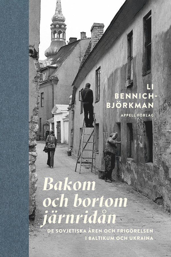 Bakom och bortom järnridån : de sovjetiska åren och frigörelsen i Baltikum och Ukraina 1