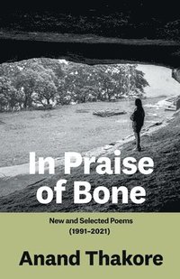 bokomslag In Praise of Bone New and Selected Poems (1991-2021)