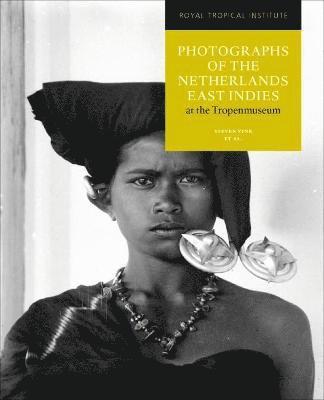 Janneke Van Dijk, Rob Jongmans, Janneke van Dijk, Anouk Mansfeld, Steven Vink, Pim Westerkamp - Photographs of the Netherlands East Indies at the Tropenmuseum, Inbunden