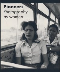 bokomslag Pioneers - Photography by Women