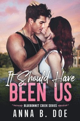 bokomslag It Should Have Been Us: A Small Town, Second Chance Sports Romance