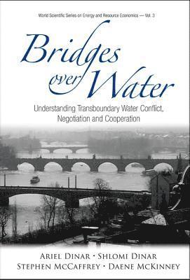 bokomslag Bridges Over Water: Understanding Transboundary Water Conflict, Negotiation And Cooperation