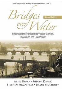 bokomslag Bridges Over Water: Understanding Transboundary Water Conflict, Negotiation And Cooperation