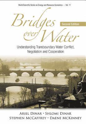 bokomslag Bridges Over Water: Understanding Transboundary Water Conflict, Negotiation And Cooperation