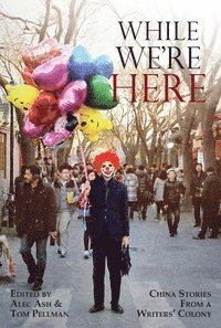 Alec Ash - While We're Here, Häftad