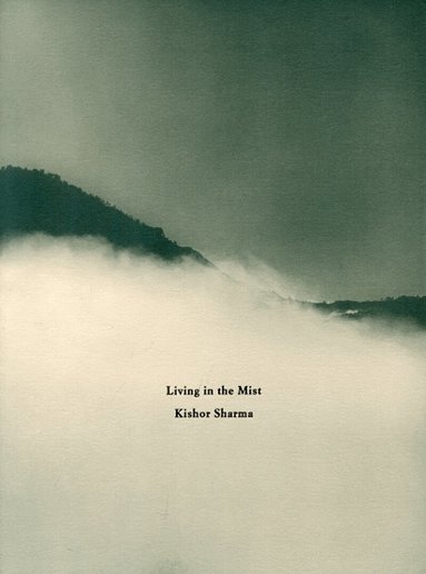 Kishor Sharma - Living in the mist, Häftad