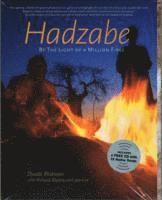 bokomslag HADZABE:BY THE LIGHT OF A MILLION FIRES