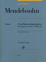 bokomslag At the Piano - Mendelssohn