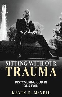 bokomslag Sitting With Our Trauma: Discovering God in Our Pain