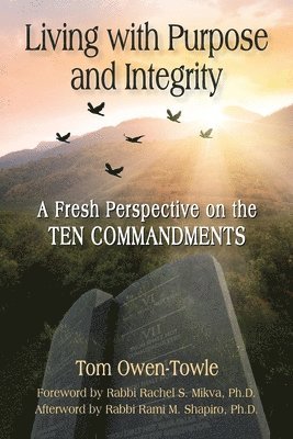 Tom Owen-Towle - Living with Purpose and Integrity: A Fresh Perspective on the TEN COMMANDMENTS, Häftad