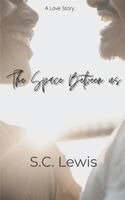 S C Lewis - Space between Us, Häftad