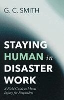 G C Smith - Staying Human in Disaster Work, Häftad