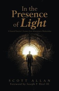 bokomslag In the Presence of Light: A Funeral Director's Journey from Mourning to Mediumship