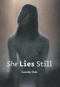 bokomslag She Lies Still