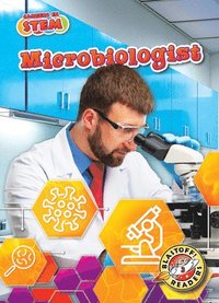 bokomslag Microbiologist