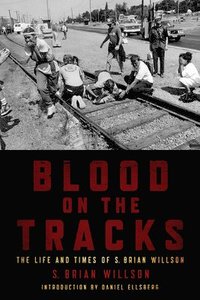 bokomslag Blood on the Tracks