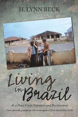 bokomslag Living in Brazil