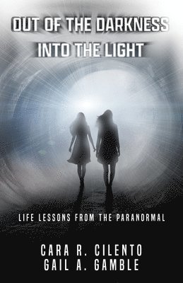 bokomslag Out of the Darkness, Into the Light: Life Lessons From the Paranormal