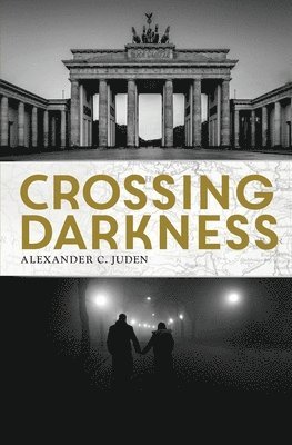 bokomslag Crossing Darkness