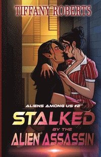 bokomslag Stalked by the Alien Assassin (Alien Among Us #2)